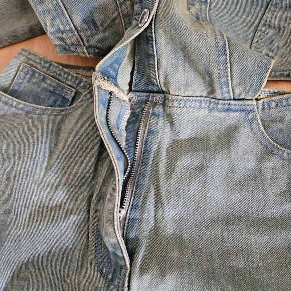 PrettyLittleThing PLT Petite Vintage Wash Denim Cut Out Waist Jumpsuit -US 4 NWT - Picture 7 of 10